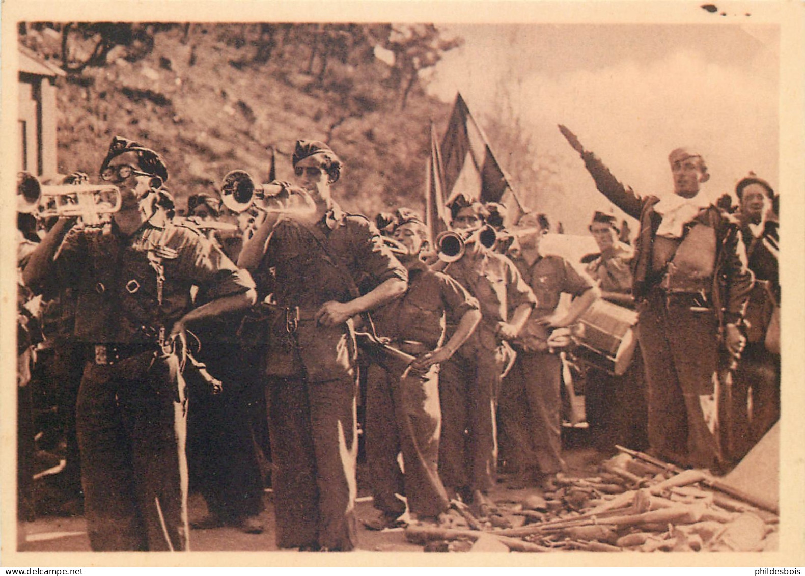 GUERRE D'ESPAGNE  LE PERTHUS  "  Musique En Tète Les Nationalistes Arrivent    "  N°14 - Evènements