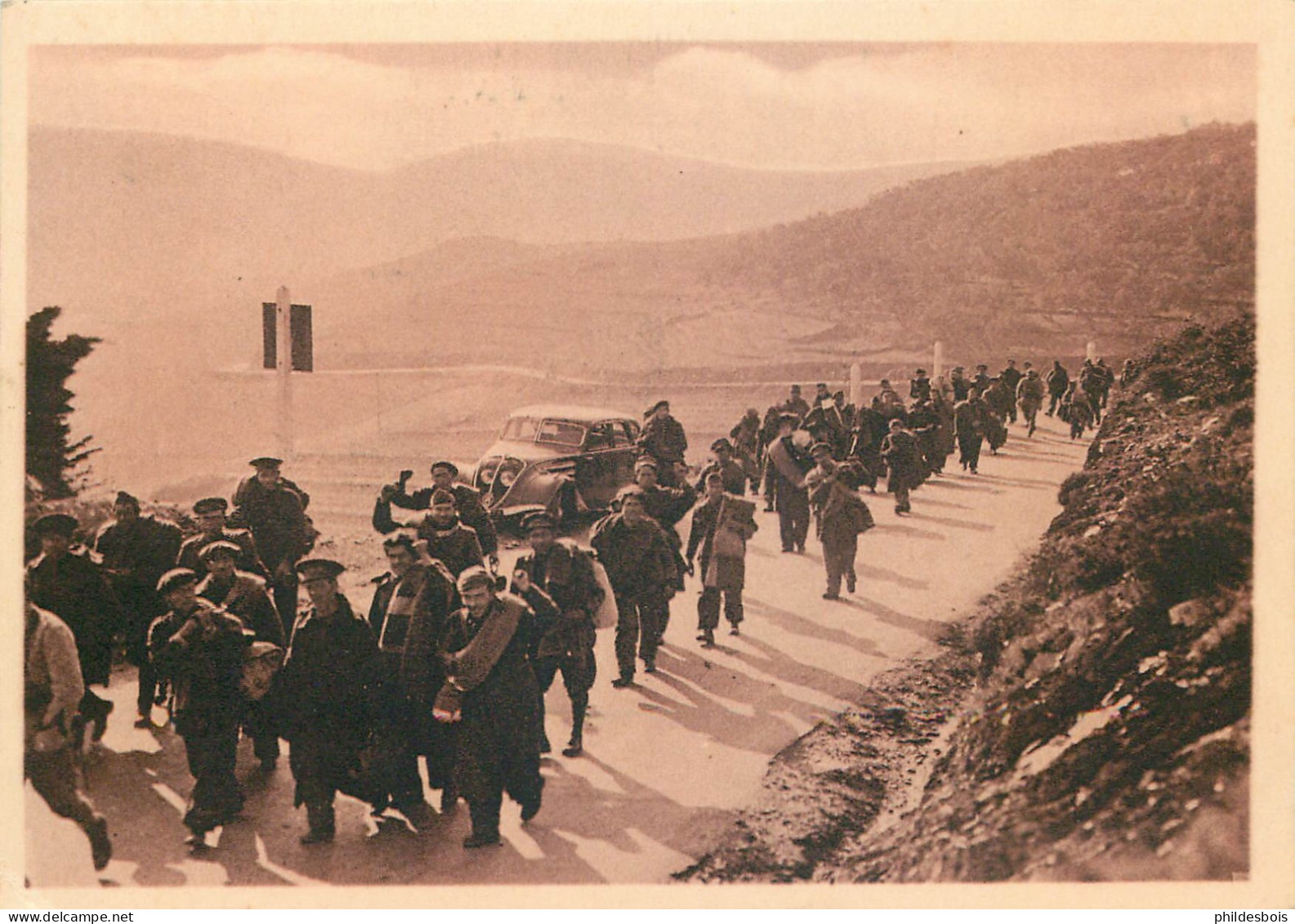 GUERRE D'ESPAGNE  LE PERTHUS  " Sur La Route De Banyuls Miliciens Se Dirigeant Sur Argeles "  N°17 - Events