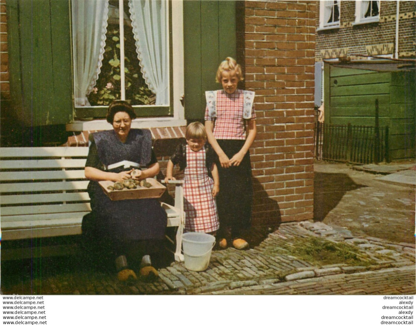 (LAN) Photo Cpsm Grand Format SPAKENBURG état Impeccable, Neuve Et Vierge... Peeding Potatoes Women's Work - Spakenburg