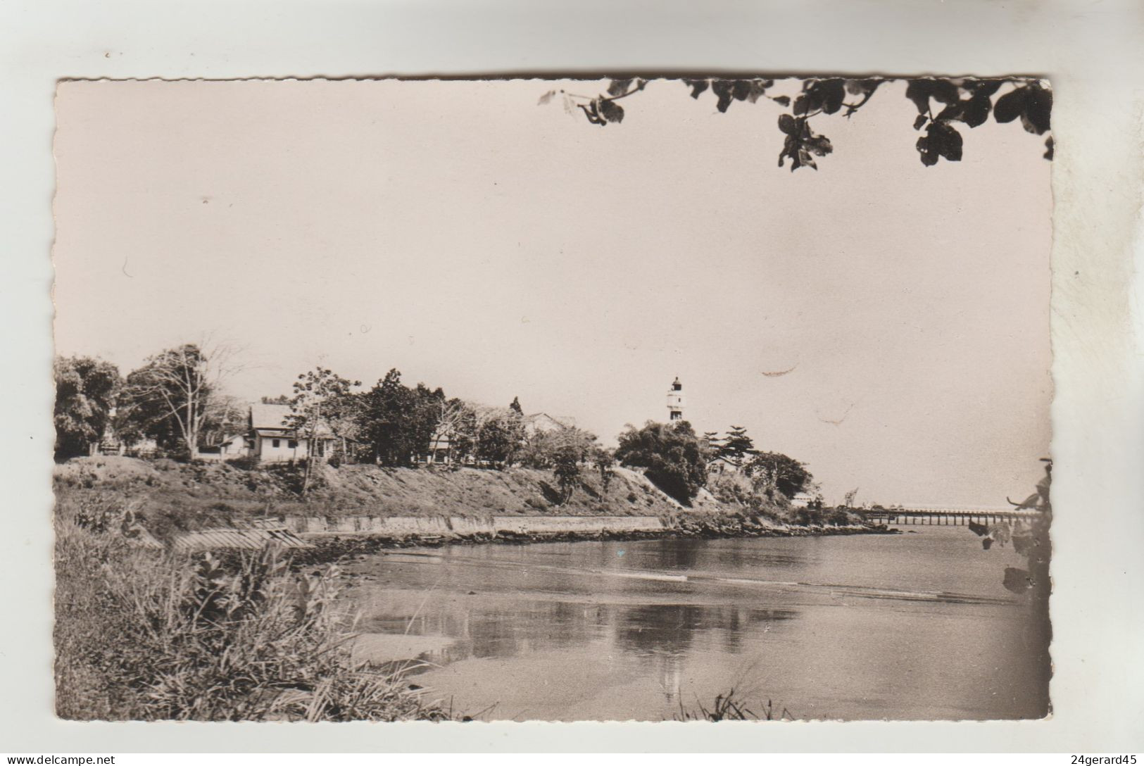 CPSM POINTE Noire (Congo) - Vue Sur La Plage Mondaine - Pointe-Noire