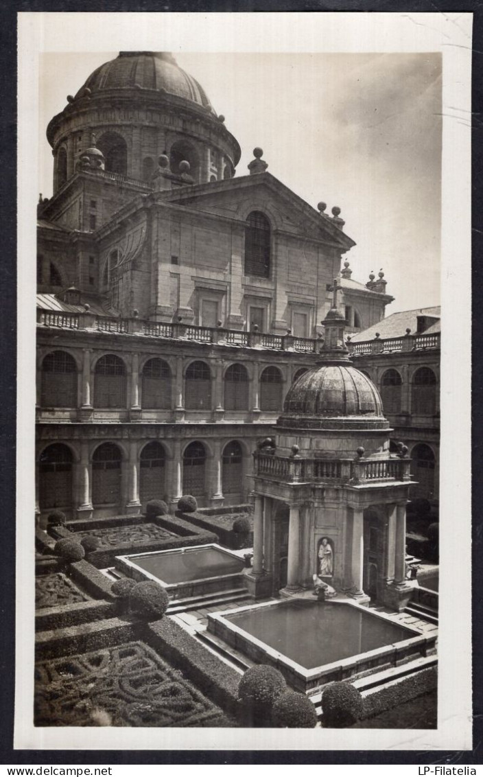 España - El Escorial - Monasterio - Patio De Los Evangelistas - Madrid