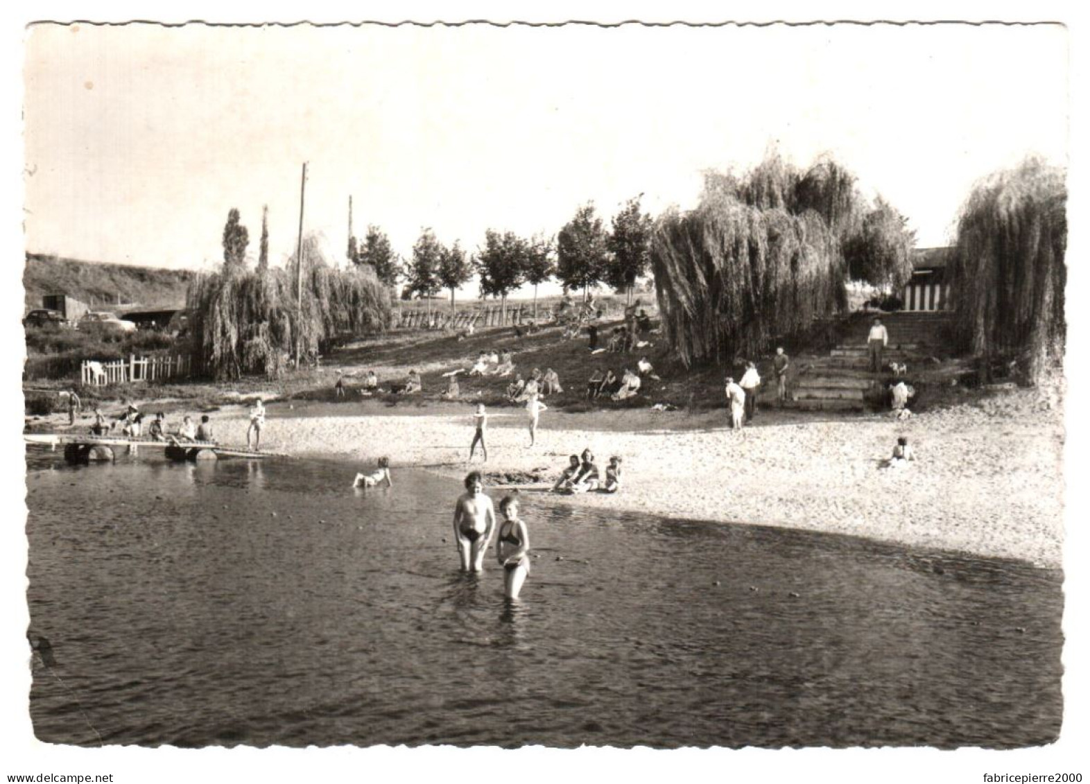 CPSM 37 (Indre-et-Loire) Pouzay - Baigneurs Sur La Plage. édition Aignan & Bernard à Tours - Schwimmen