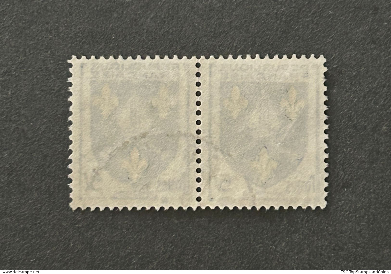 FRA1005Ux2h6 - Armoiries De Provinces (VII) - Saintonge - Pair Of 5 F Used Stamps - 1954 - France YT 1005 - 1941-66 Escudos Y Blasones