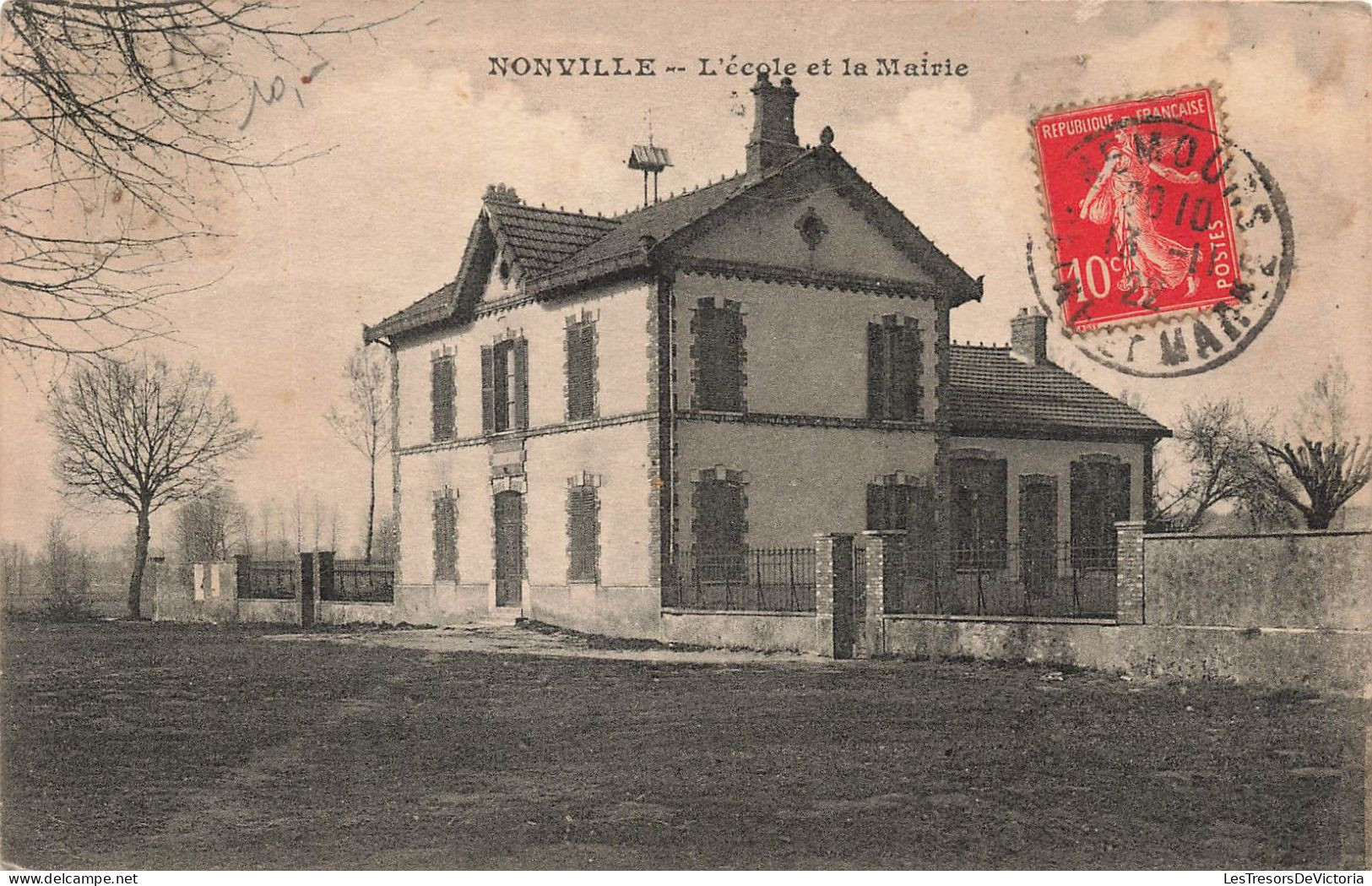 FRANCE - Nonville - Vue Sur L'école Et La Mairie - Carte Postale Ancienne - Altri & Non Classificati