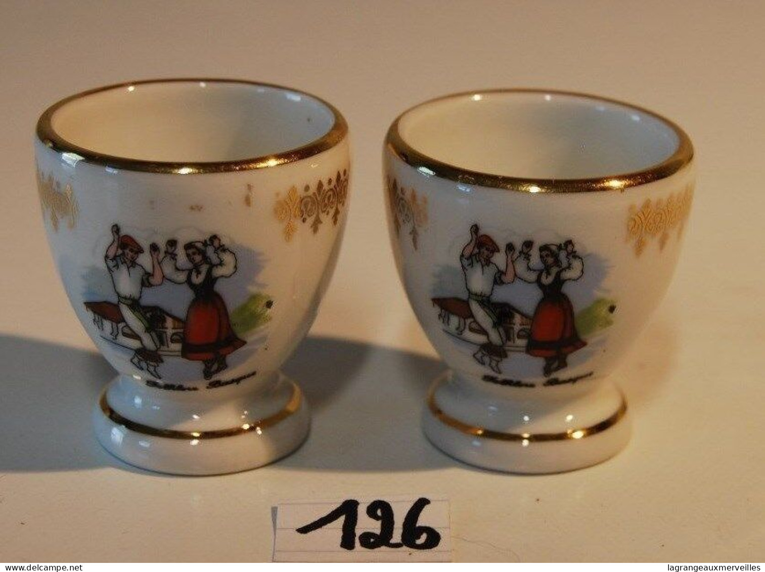 C126 2 Coquetiers Au Décor "danseurs" Porcelaine Maithé - Eierbechern