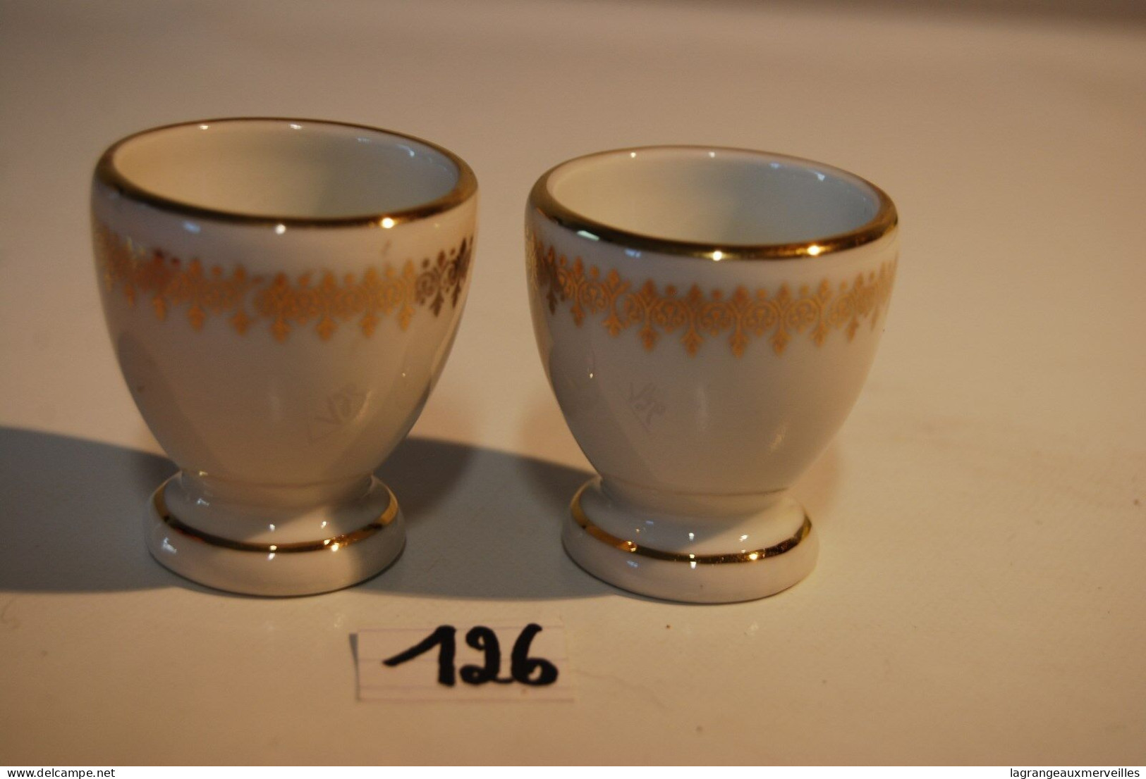 C126 2 Coquetiers Au Décor "danseurs" Porcelaine Maithé - Egg Cups