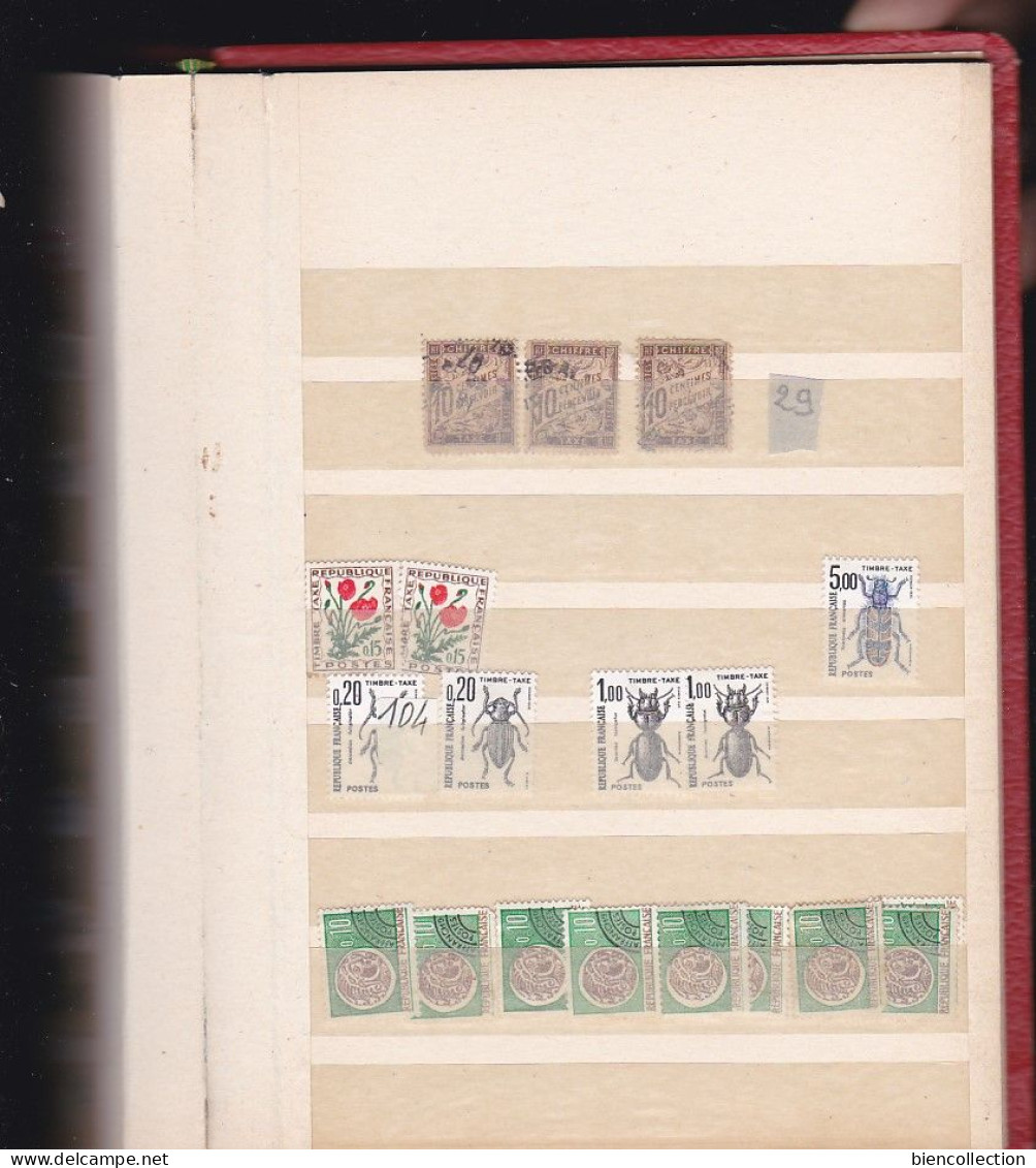 France, 1 petit classeur avec des centaines de timbres préoblitérés quelques timbres neufs**, taxe; franchise militaire