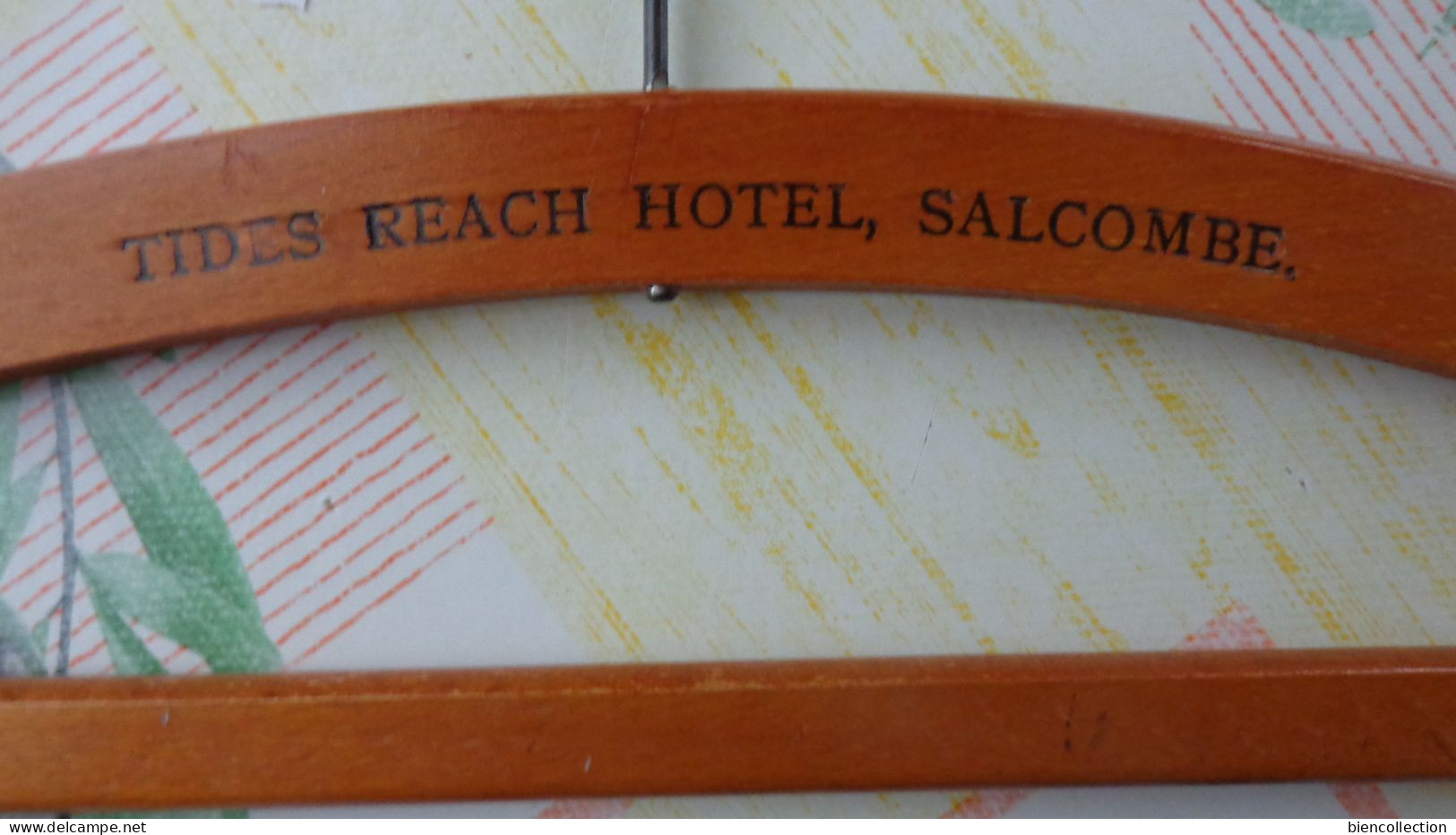 Cintre Pour Vetement De Tides Reach Hotel Salcombe (Royaume Uni- United Kingdom) - Autres & Non Classés