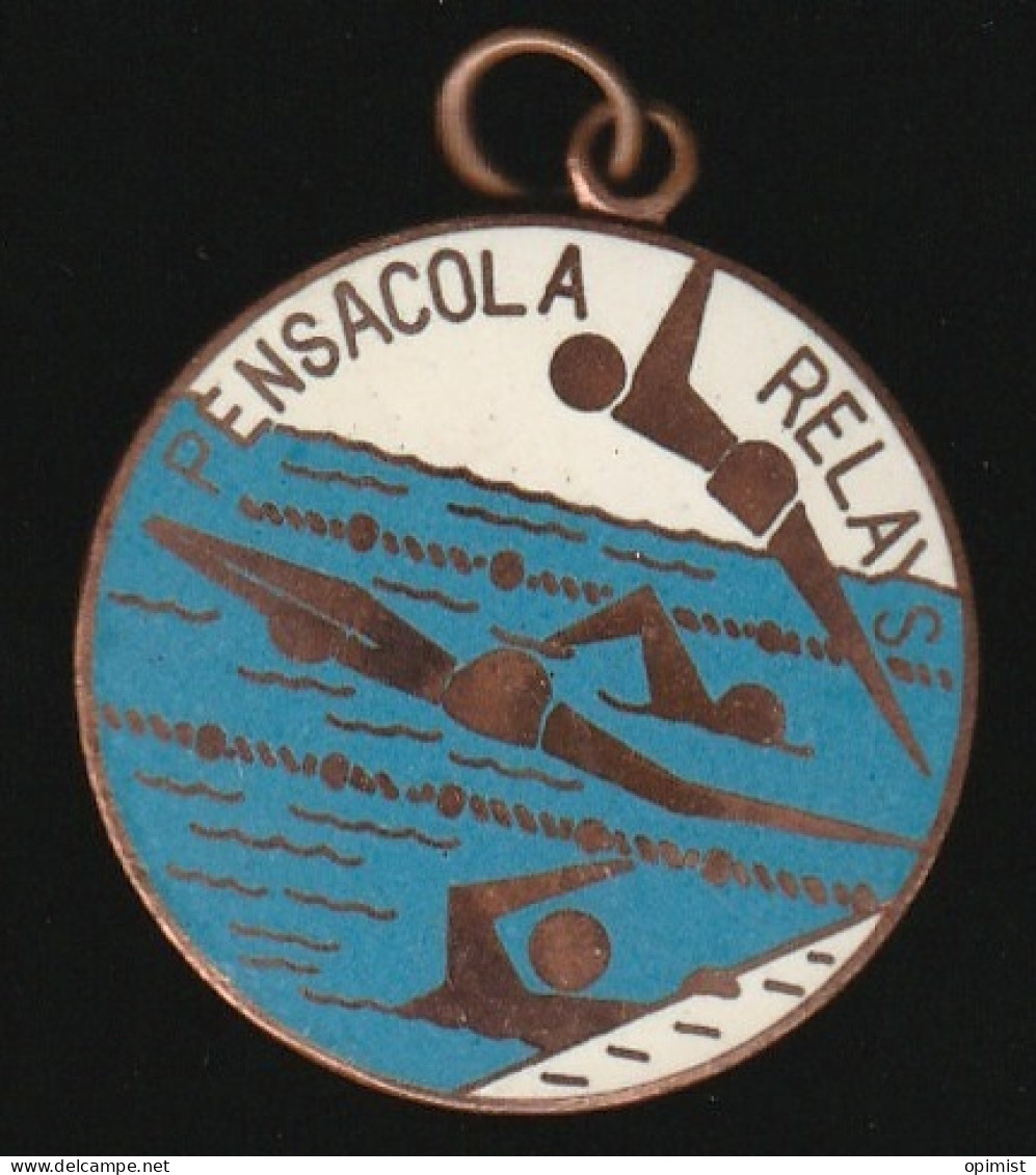 77427-  Pin's -médaille.Pensacola, Etats-Unis. Natation.Relais. - Natation