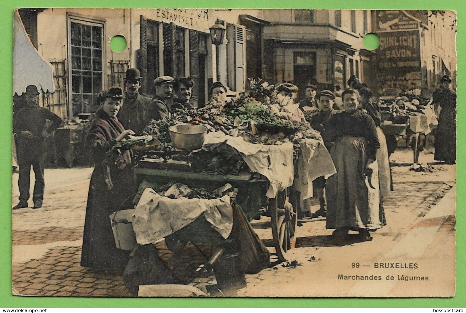 Bruxelles - Marchandes De Légumes - Belgique (carte Postale Avec Des Trous) - Mercati