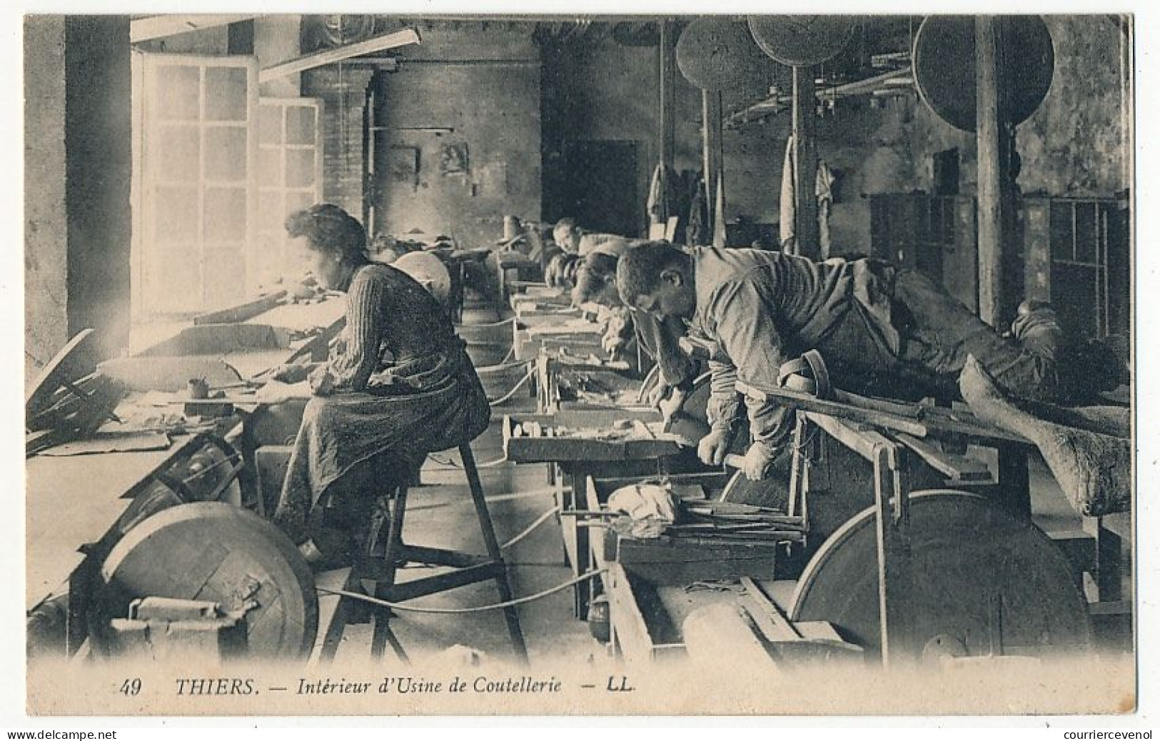 CPA - THIERS (Puy De Dôme) - Intérieur D'usine De Coutellerie - Thiers