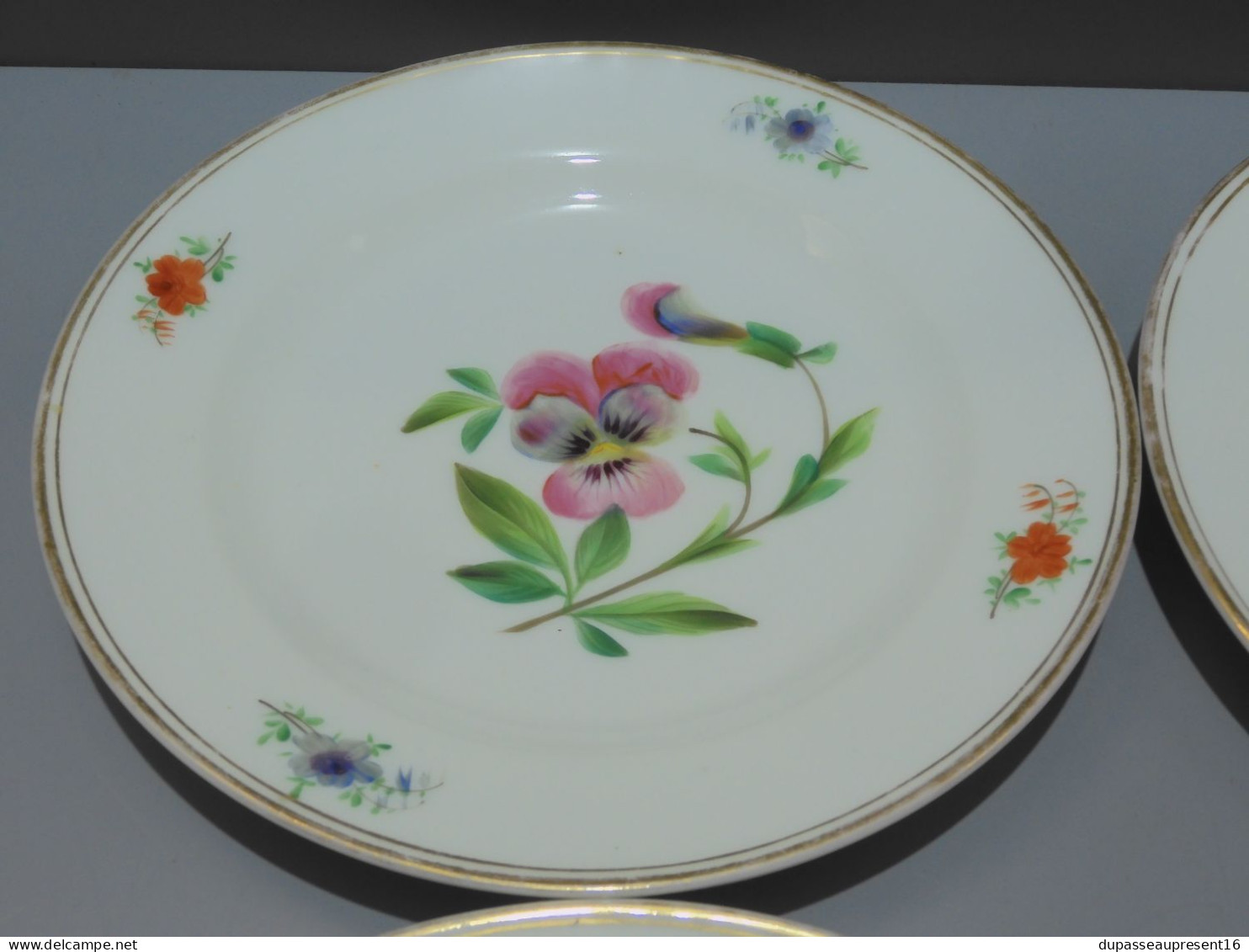 -4 ASSIETTES PORCELAINE De PARIS UNE PENSEE Au CENTRE 4 FLEURS Sur L'aile    E - Sonstige & Ohne Zuordnung