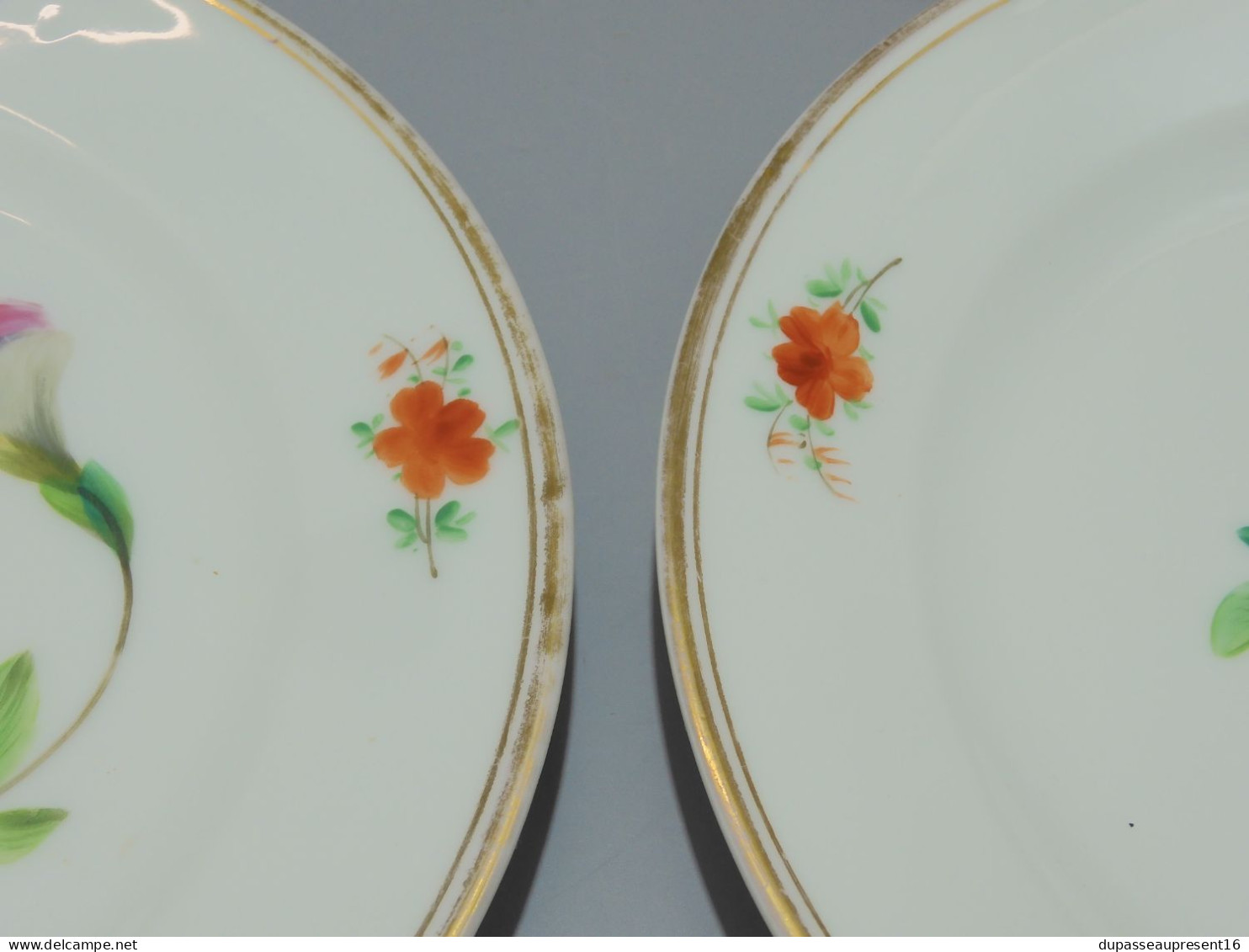 -4 ASSIETTES PORCELAINE de PARIS UNE PENSEE au CENTRE 4 FLEURS sur l'aile    E