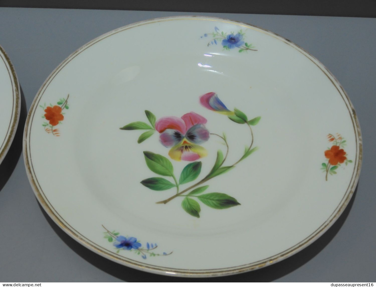 -4 ASSIETTES PORCELAINE De PARIS UNE PENSEE Au CENTRE 4 FLEURS Sur L'aile    E - Sonstige & Ohne Zuordnung