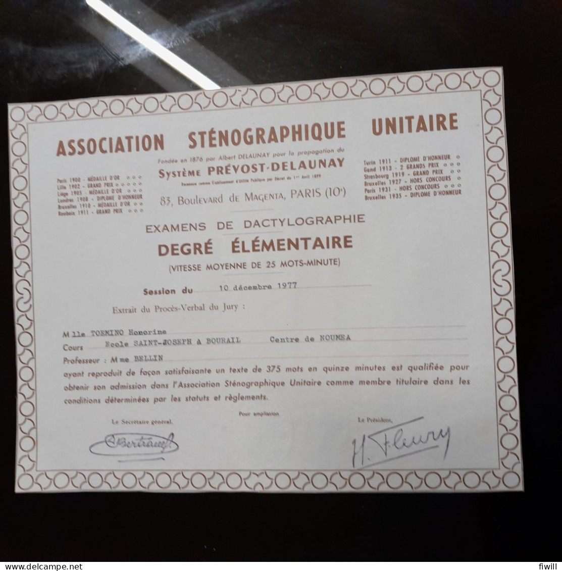 DIPLOME  EXAMENS DE DACTYLOGRAPHIE DEGRE ELEMENTAIRE  NOUMEA  1977 - Diplômes & Bulletins Scolaires