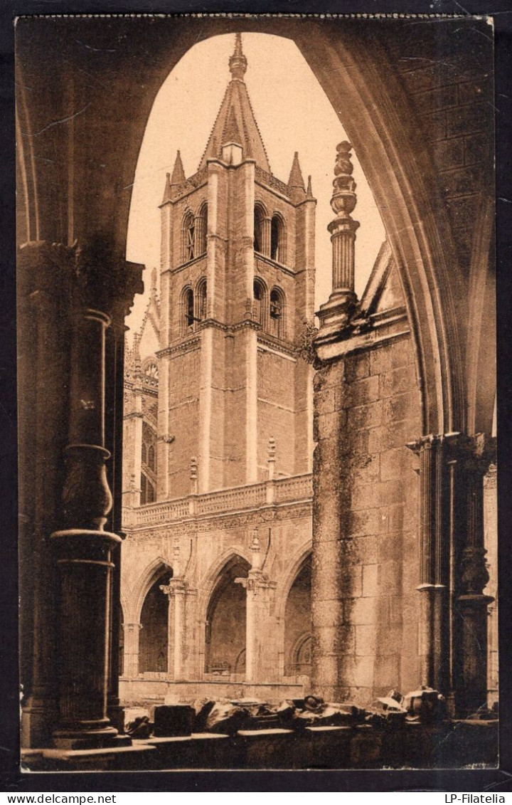 España - Leon - Catedral - Claustro Y Torre De Las Campanas - León