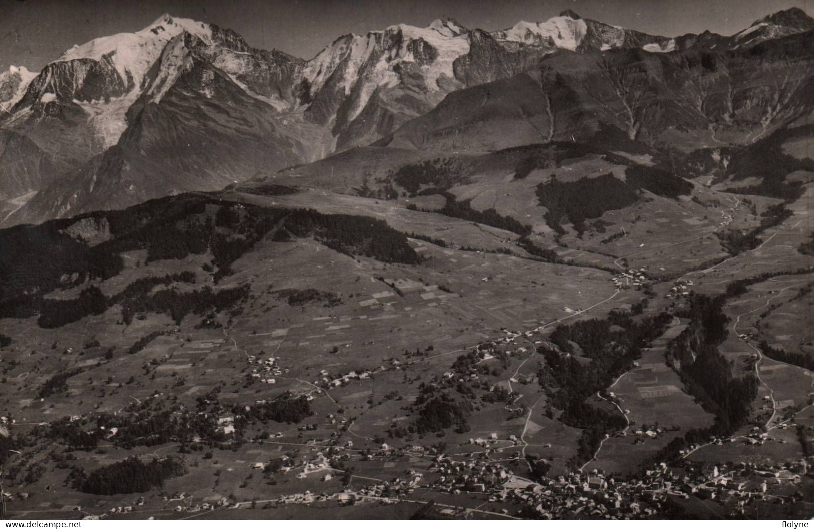 Megève - Vue Générale Aérienne Du Village Et Le Mont Blanc - Megève