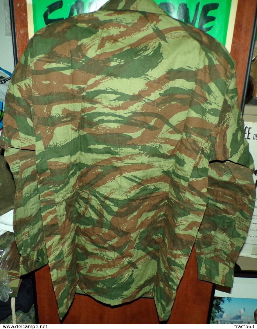 VESTE CAMOUFLAGE LEZARD DE TYPE PARACHUTISTES DE L'ARMEE FRANCAISE ,BOUTONS SUR LES POCHES ,  35 % COTON ET 65 % POLYES - Equipement