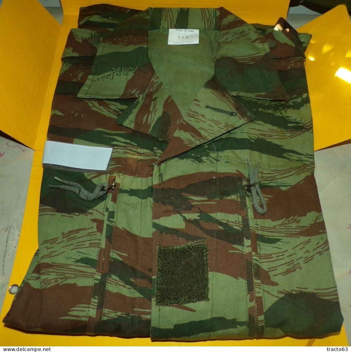 VESTE CAMOUFLAGE LEZARD DE TYPE PARACHUTISTES DE L'ARMEE FRANCAISE ,BOUTONS SUR LES POCHES ,  35 % COTON ET 65 % POLYES