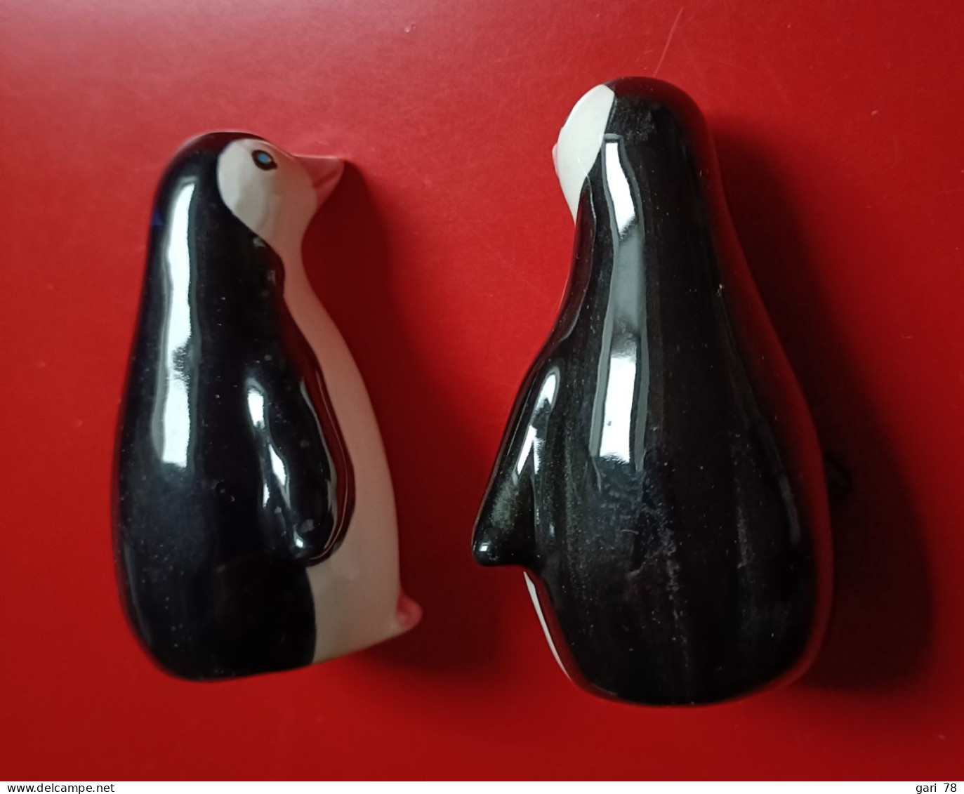 Saliere Et Poivriere En Porcelaine Et Forme De Pingouin - Other & Unclassified