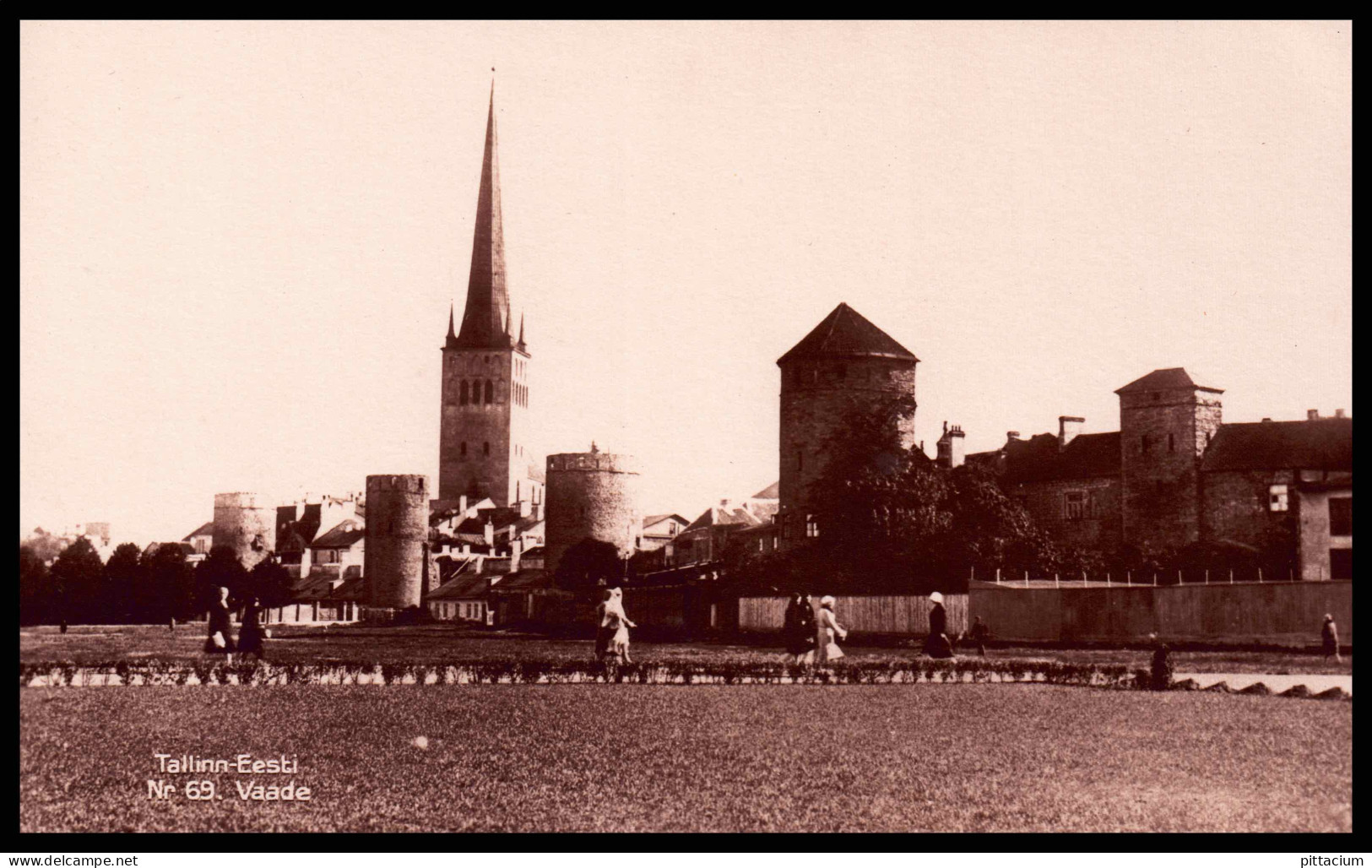 Estland 1930: Ansichtskarte  | Stadtansicht, Kirche, Festung  | - Estonie