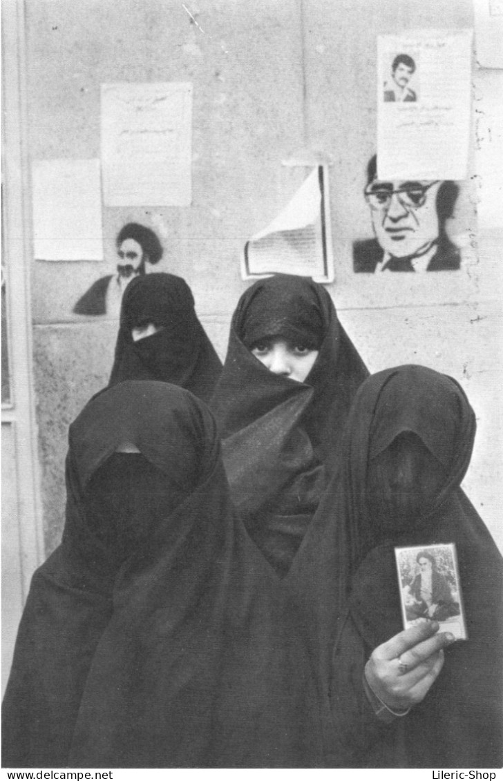 SYGMA PHOTOGRAPHE DE GUERRE CHRISTINE SPENGLER - LA FEMME EN IRAN - En Soutien à L'ayatollah Khomeini  CPM  1979 - Andere & Zonder Classificatie