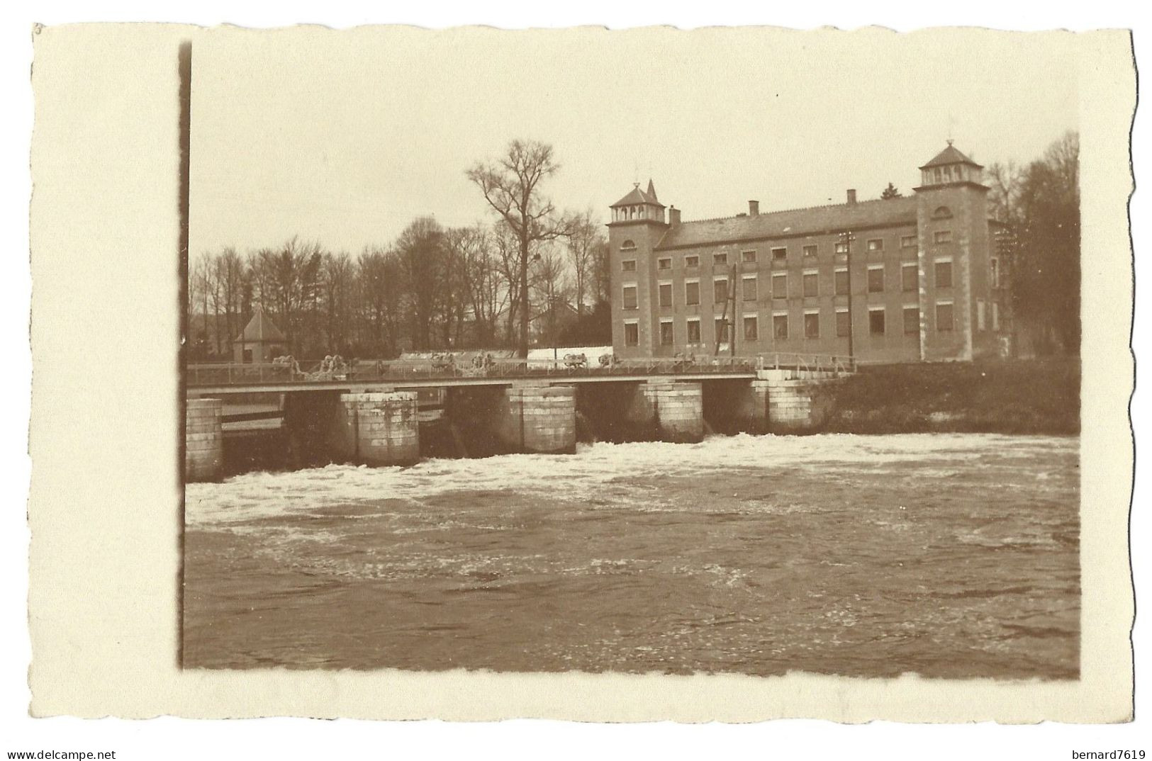 Belgique   Floriffoux  Pres De Floreffe  -   Le Chateau - Deversoir - Floreffe