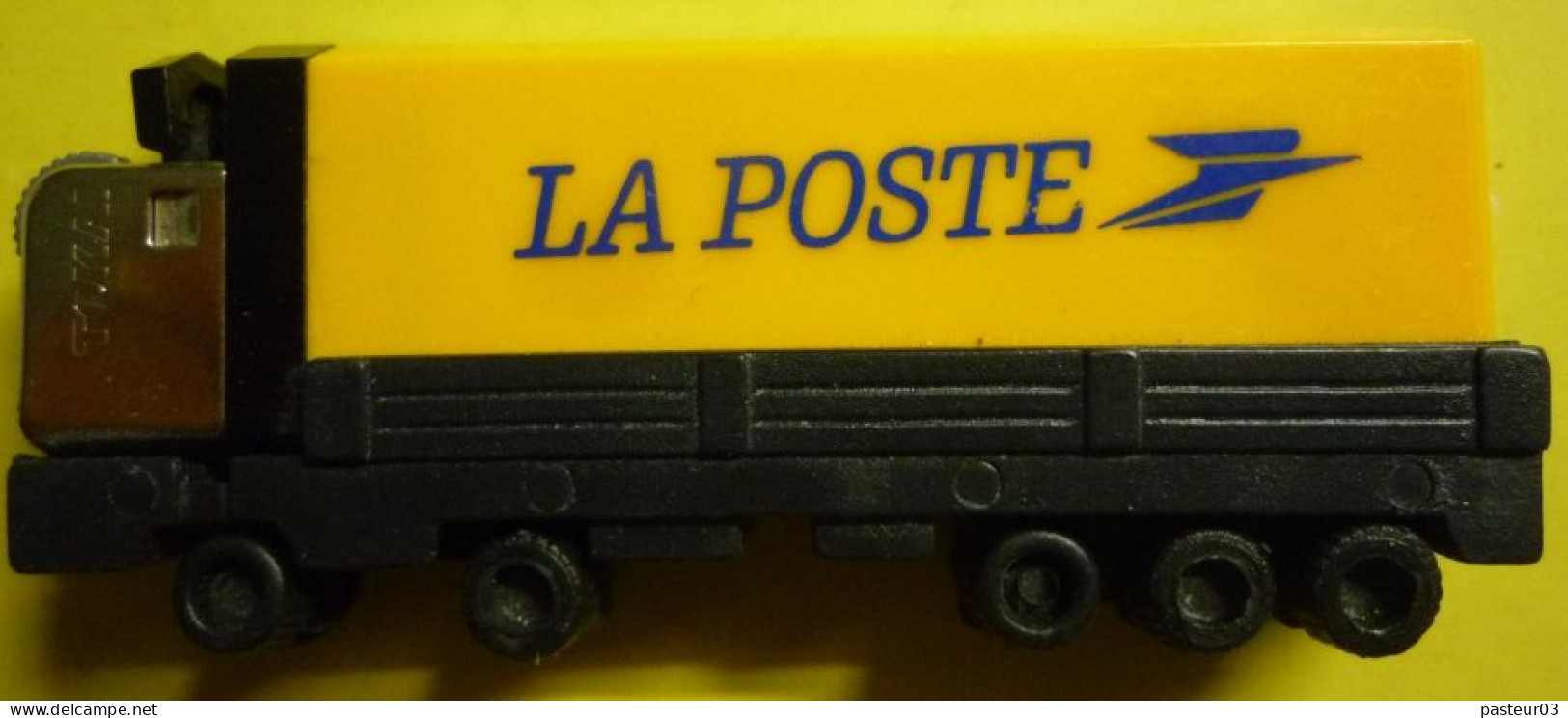 Briquet La Poste Française Forme Camion - Autres & Non Classés