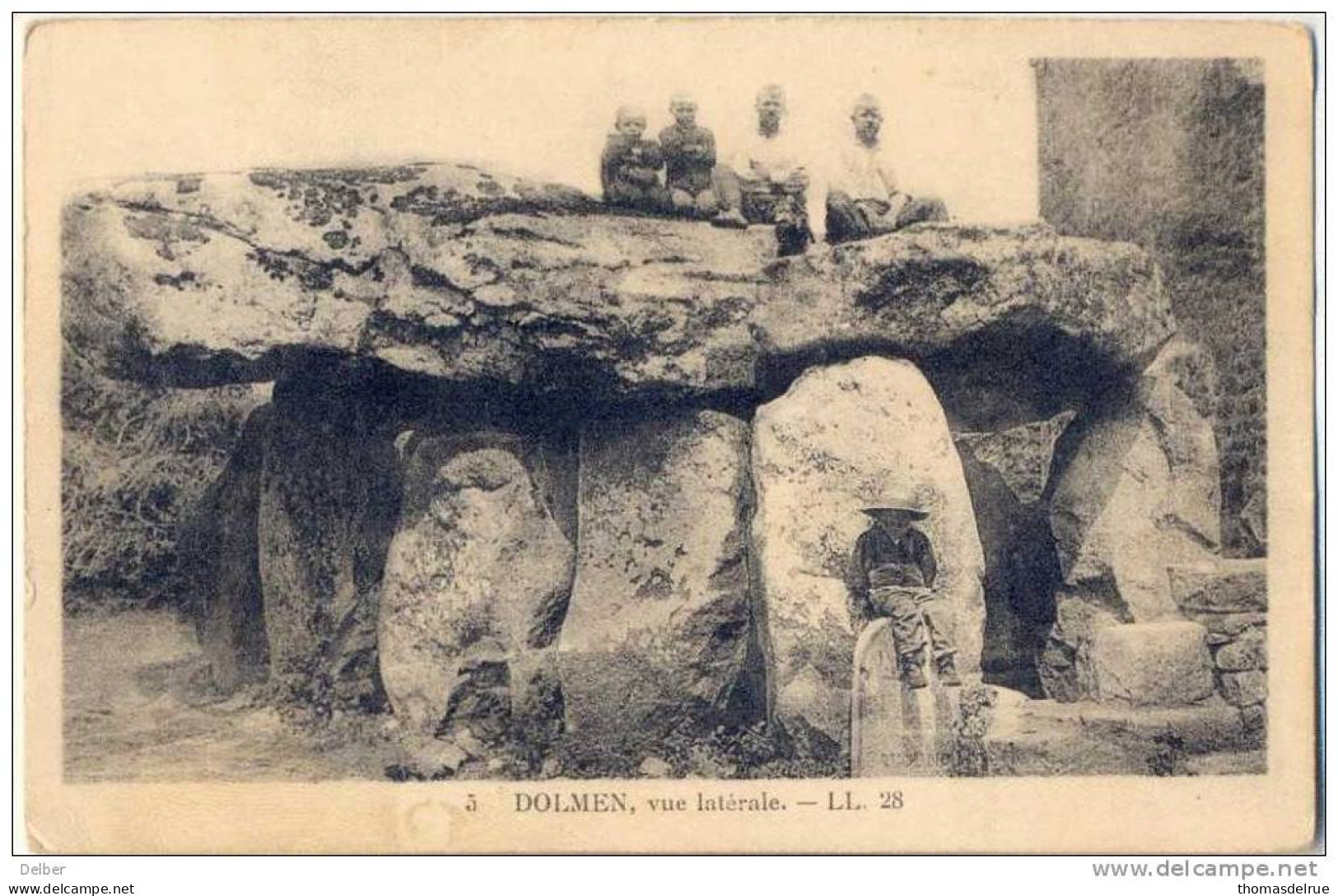 _L422:5 DOLMEN , Vue Latérale - LL28 - Dolmen & Menhire