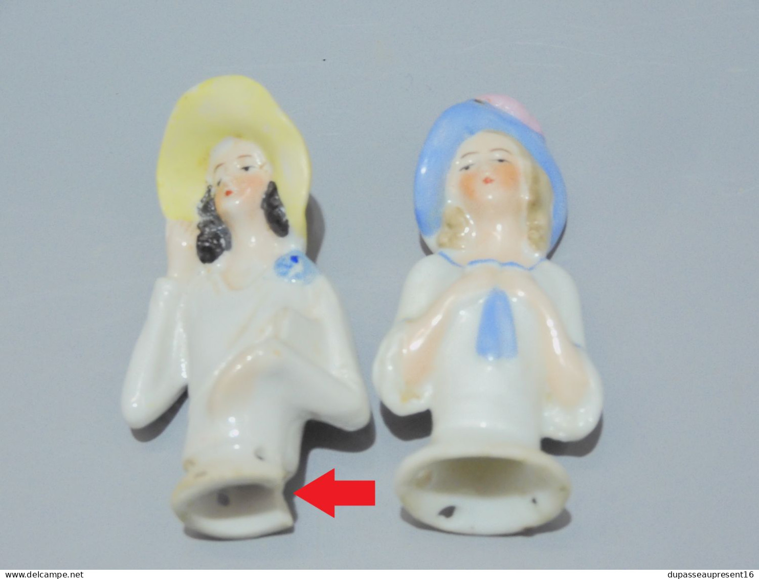 -2 BELLES ANCIENNES DEMI FIGURINES AU CHAPEAU PORCELAINE DEUTSCHLAND VITRINE    E