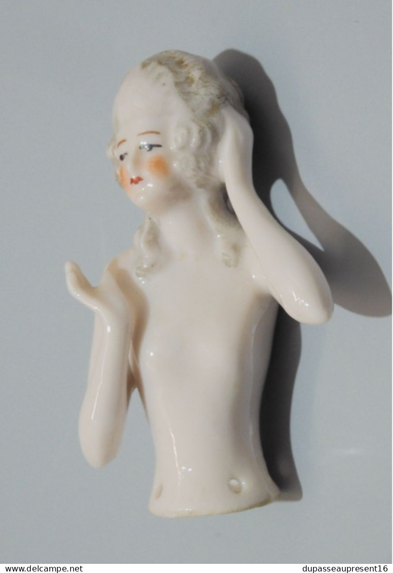 - BELLE ANCIENNE DEMI FIGURINE MARQUISE PORCELAINE DEUTSCHLAND VITRINE     E