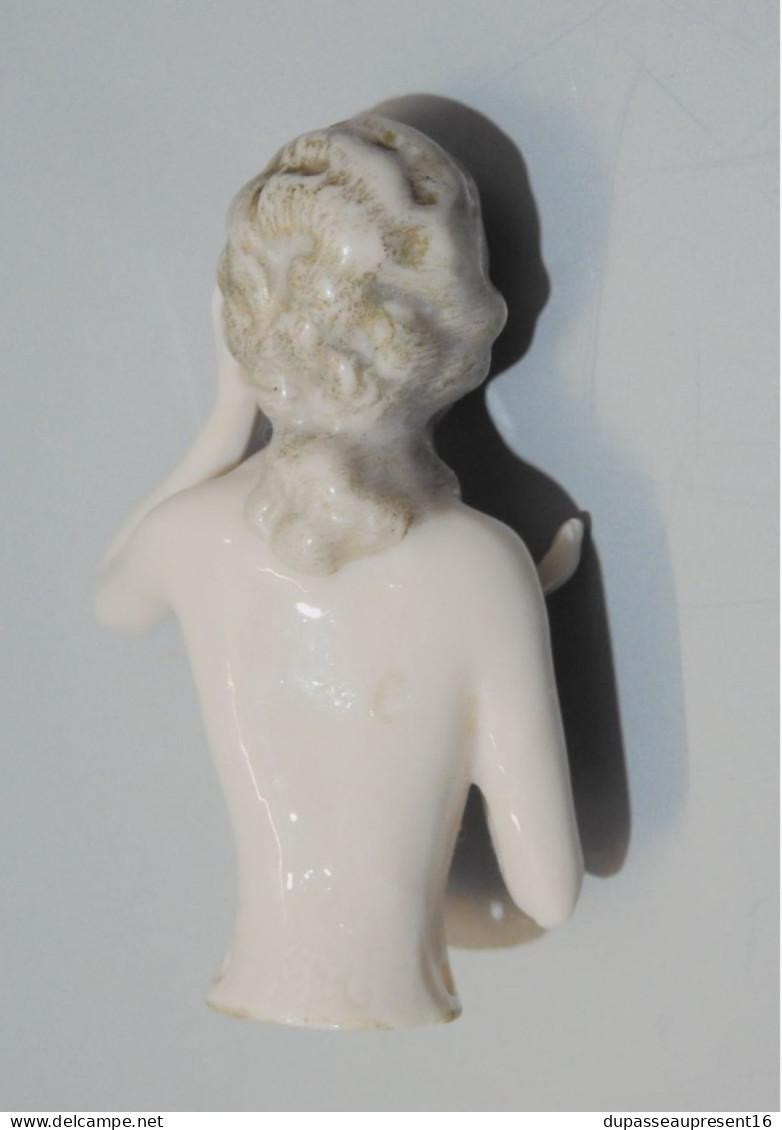 - BELLE ANCIENNE DEMI FIGURINE MARQUISE PORCELAINE DEUTSCHLAND VITRINE     E