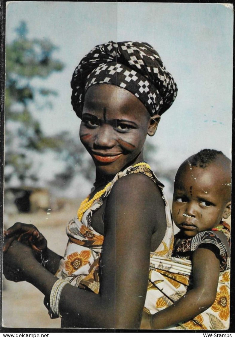 Postcard Circa 1960 Kenya Africa In Pictures Young Mammy [ILT2098] - Kenya