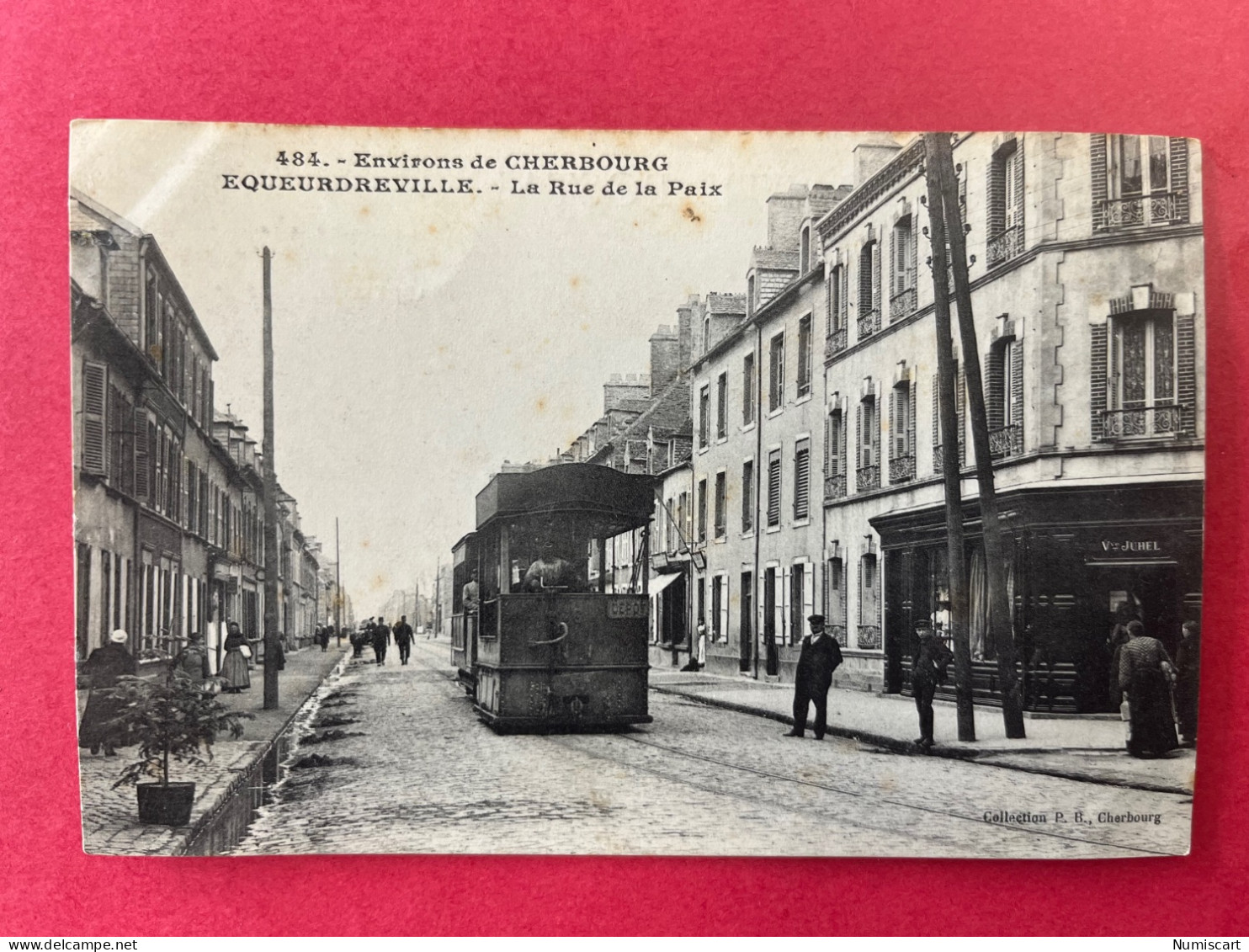 Equeurdreville Tramway En Gros Plan Rue De La Paix Boutique Magasin - Equeurdreville