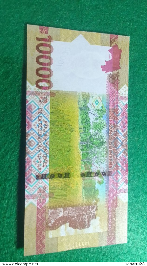GUINE-      10000  FRANK  UNC - Guinea