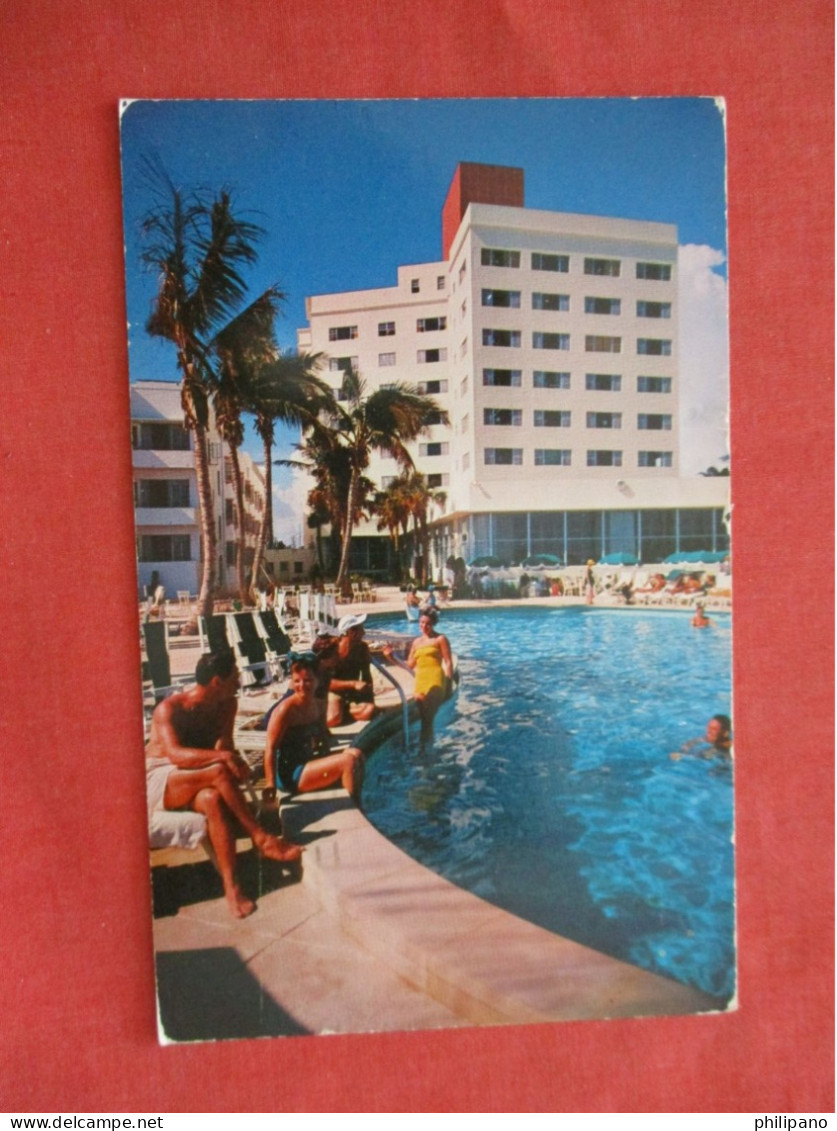 Pool At The Lombardy Hotel.  Miami Beach   Florida   Ref 6262 - Miami Beach