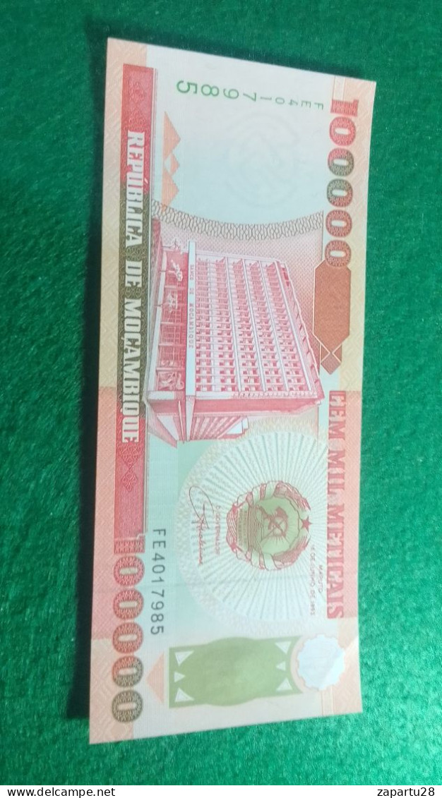 MOZAMBİK-      100000   ESCUDOS      UNC - Moçambique