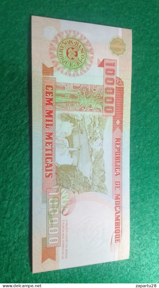 MOZAMBİK-      100000   ESCUDOS      UNC - Mozambico