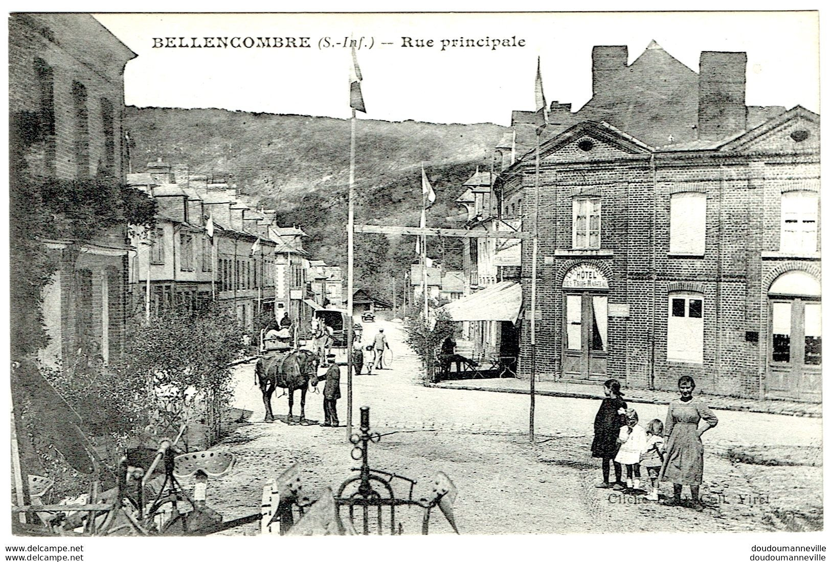 CPA - 76 - BELLENCOMBRE - Rue Principale - Attelages - Hotel Tenu Par Léon Vicques - Neufchâtel En Bray