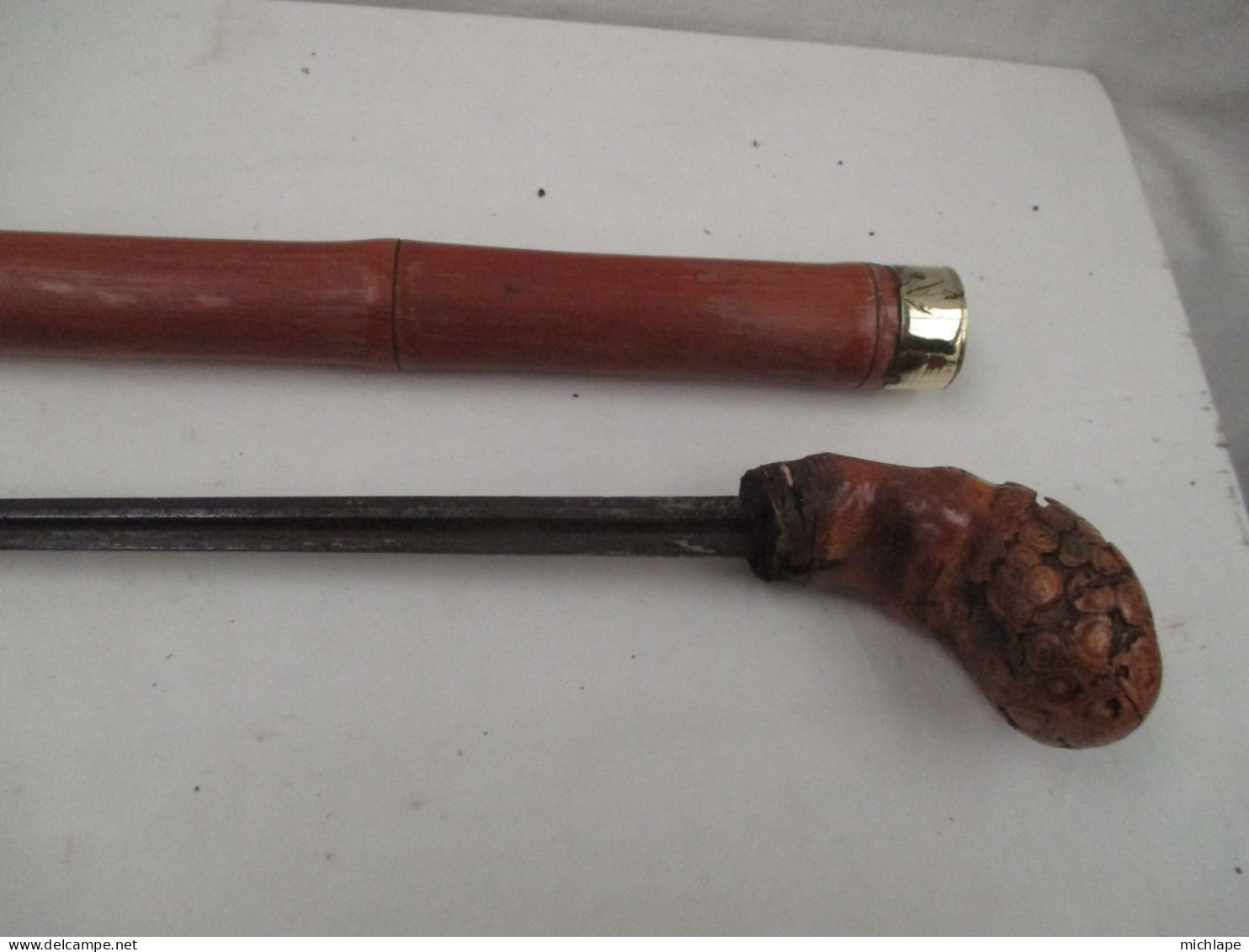 belle canne épée  en bambou   long  de 90 cm  lame cruciforme  de 51 cm  bouterolle en corne blonde  poids 450 gr