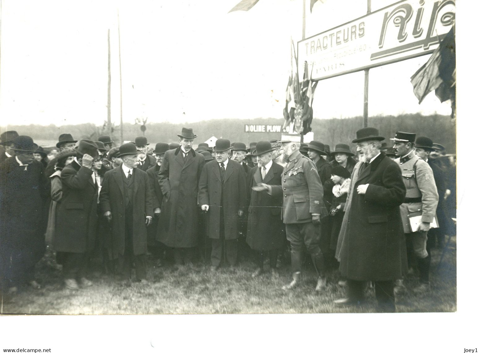 Photo Militaire Gradé Avec Officiels Pendant Une Inauguration Format 12/17 - Guerre, Militaire