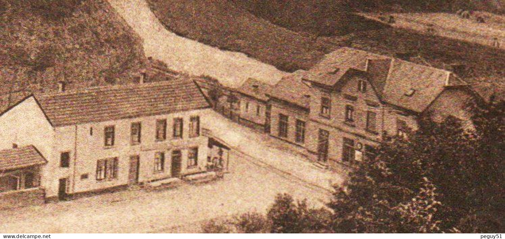 Luxembourg. Grundhof ( Berdorf). Gare (1873 - Ligne Ettelbruck-Grevenmacher ). Hôtel-Restaurant, Voyageurs, Calèche. - Berdorf