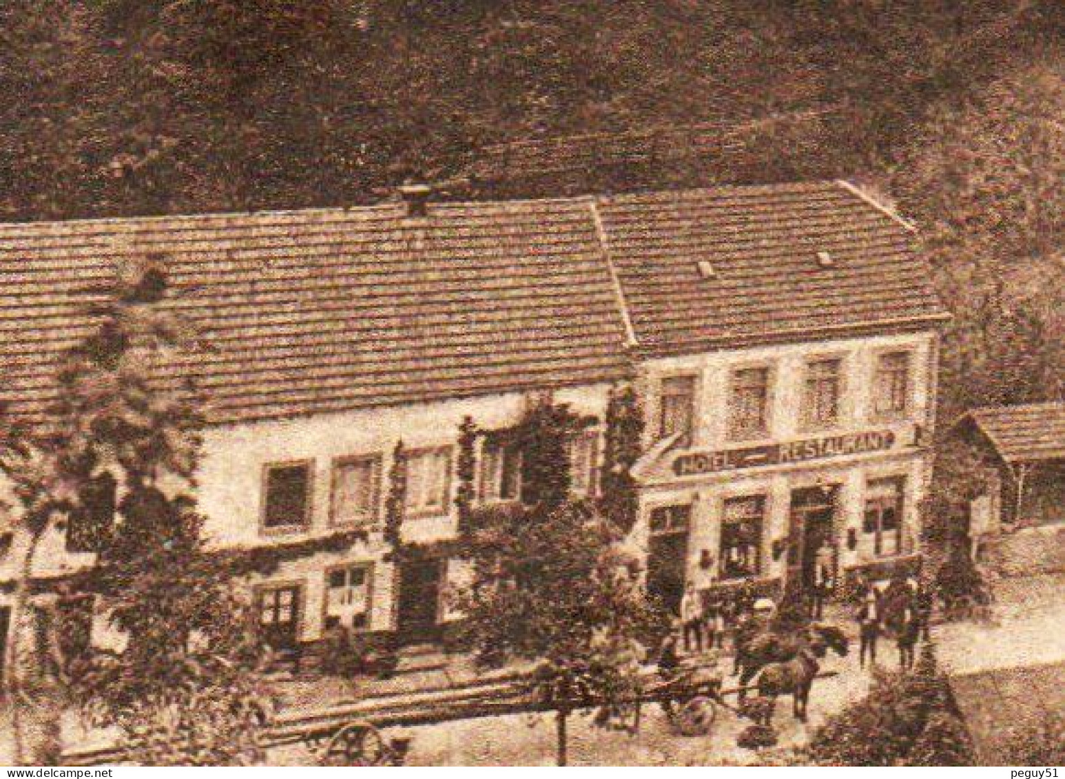 Luxembourg. Grundhof ( Berdorf). Gare (1873 - Ligne Ettelbruck-Grevenmacher ). Hôtel-Restaurant, Voyageurs, Calèche. - Berdorf