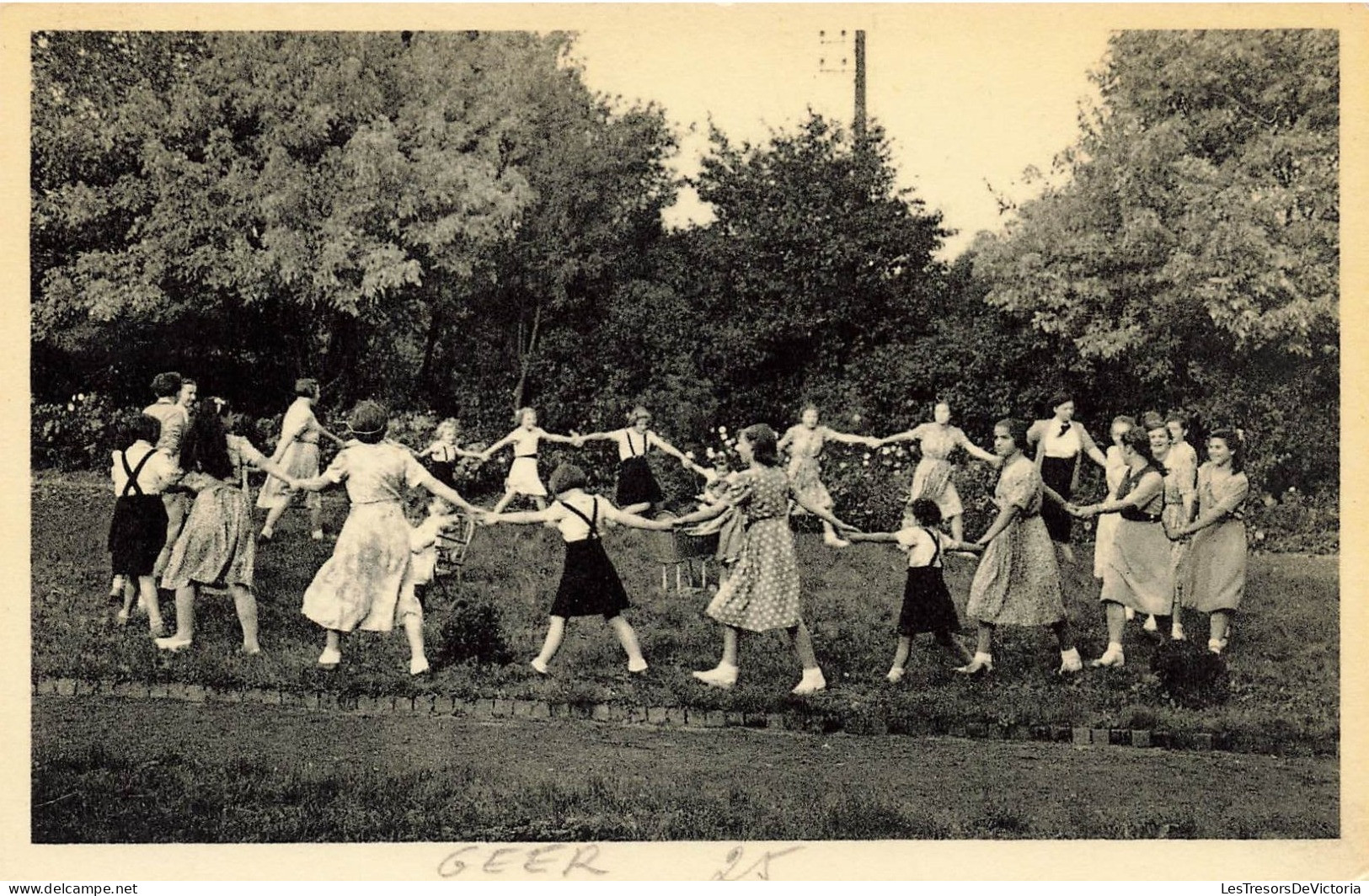 BELGIQUE - Geer - Institut Sainte Marie - Jeux Des Enfants Dans Un Coin Du Parc - Edit Nels - Carte Postale Ancienne - Geer