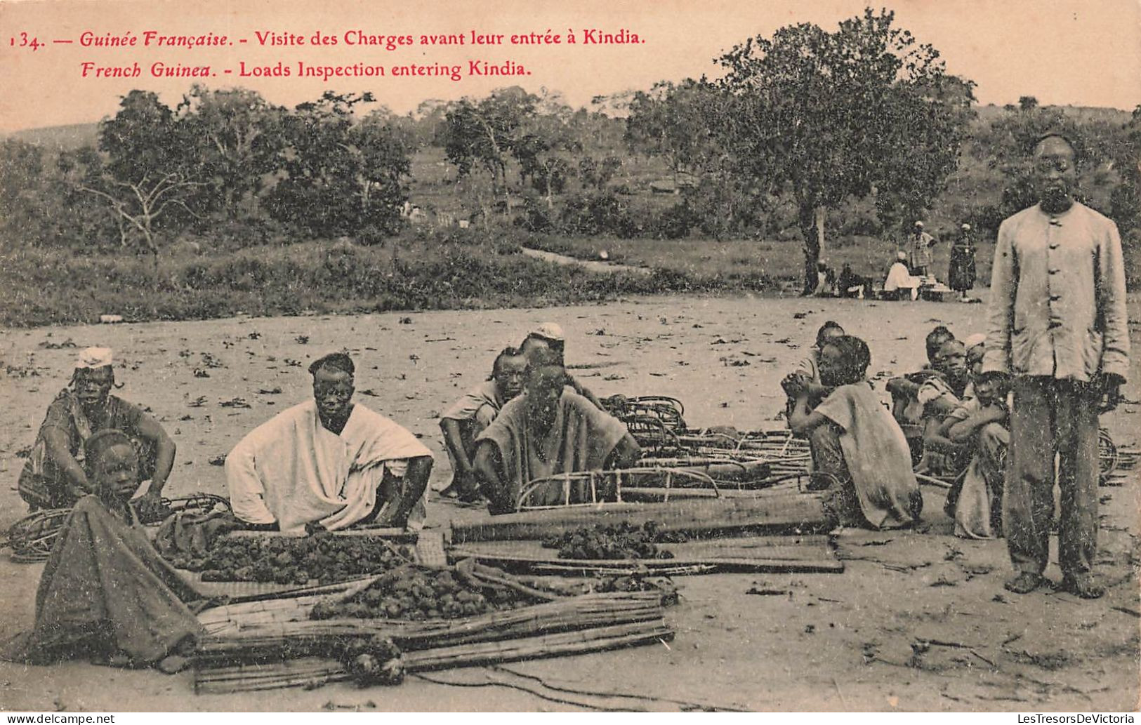 GUINÉE FRANÇAISE - Visite Des Charges Avant Leur Entrée à Kindia - Carte Postale Ancienne - French Guinea