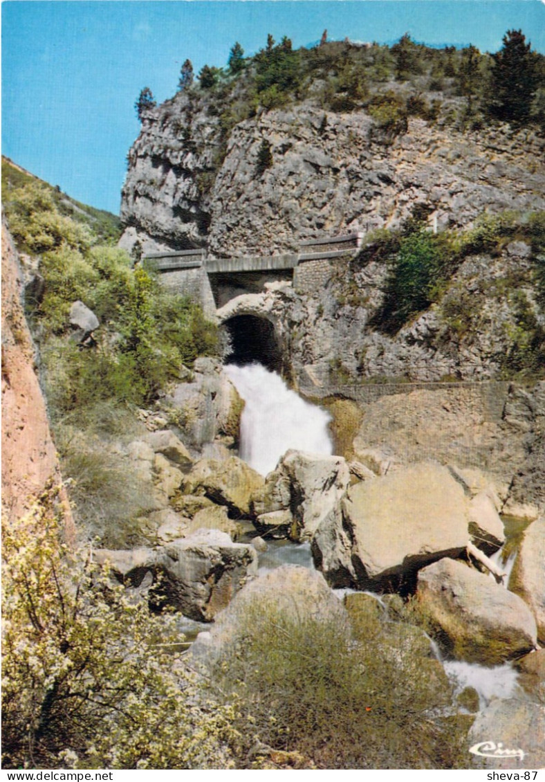 26 - Luc En Diois - Le Saut De La Drôme Et Tunnel Percé - Luc-en-Diois