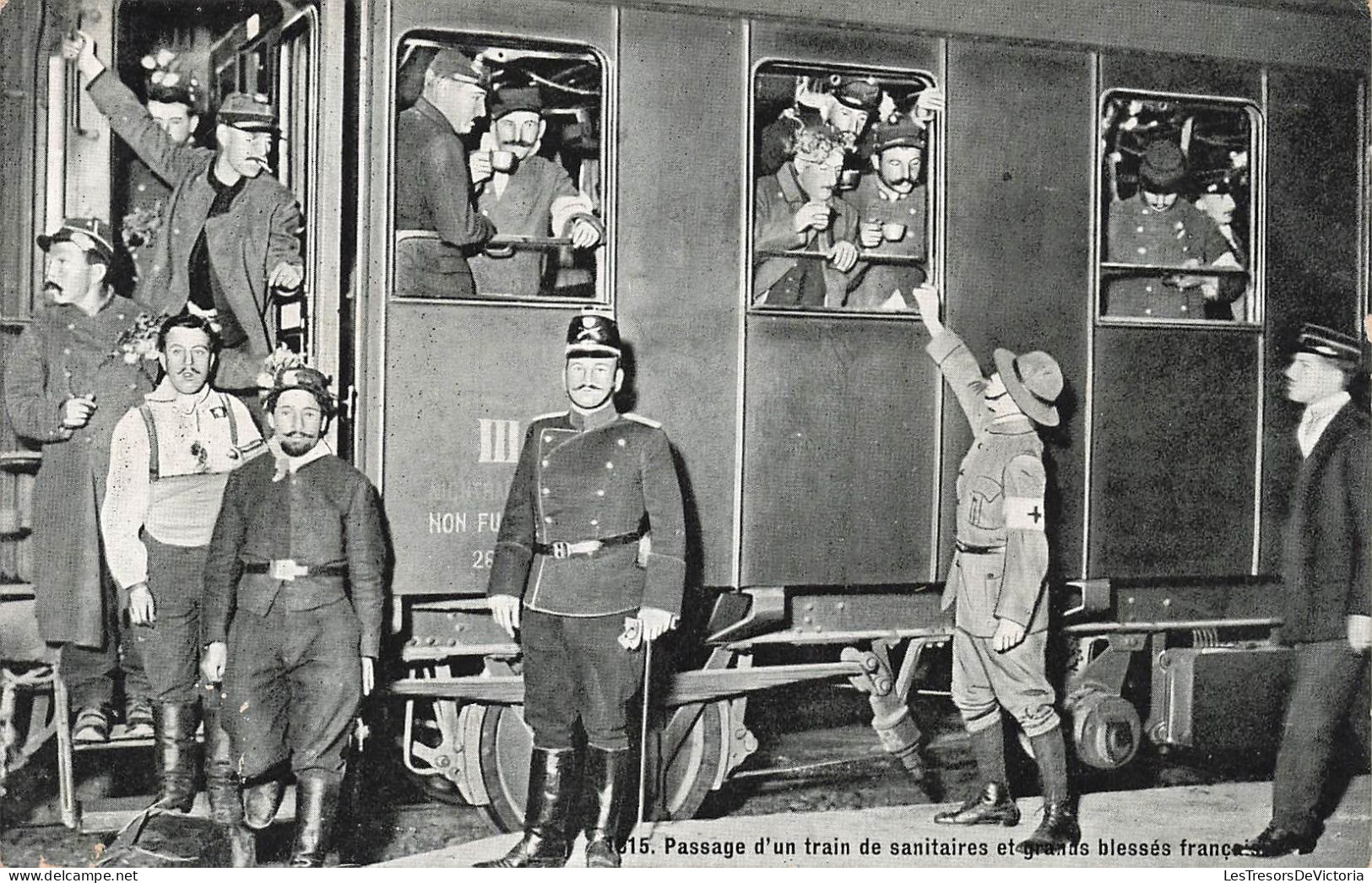 MILITARIA - Passage D'un Train De Sanitaires Et Grands Blessés Français- Carte Postale Ancienne - Other Wars