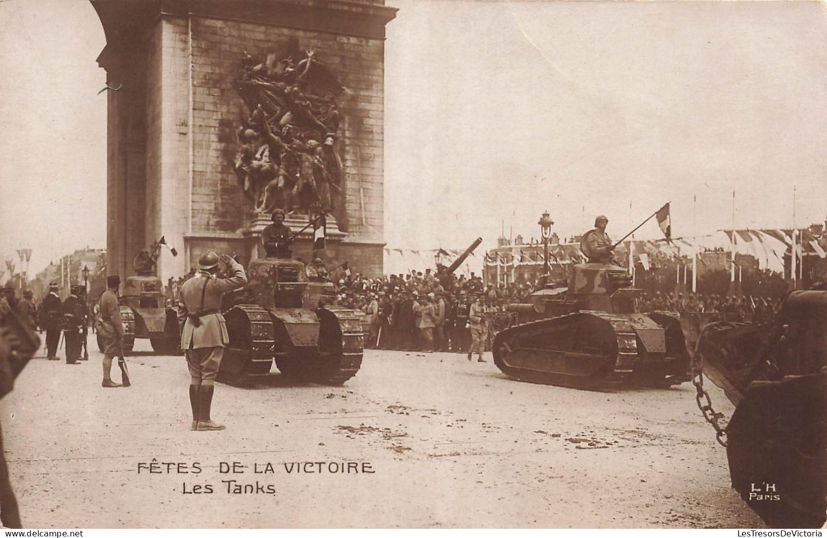 MILITARIA - Fêtes De La Victoire - Les Tanks - Animé - Carte Postale Ancienne - Andere Kriege