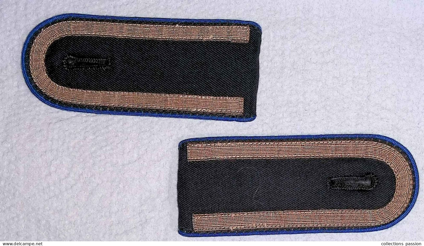 Militaria, Paire De Galons D'épaule, écusson Tissu, Grade, 2 Scans, LOT DE 2 - Blazoenen (textiel)