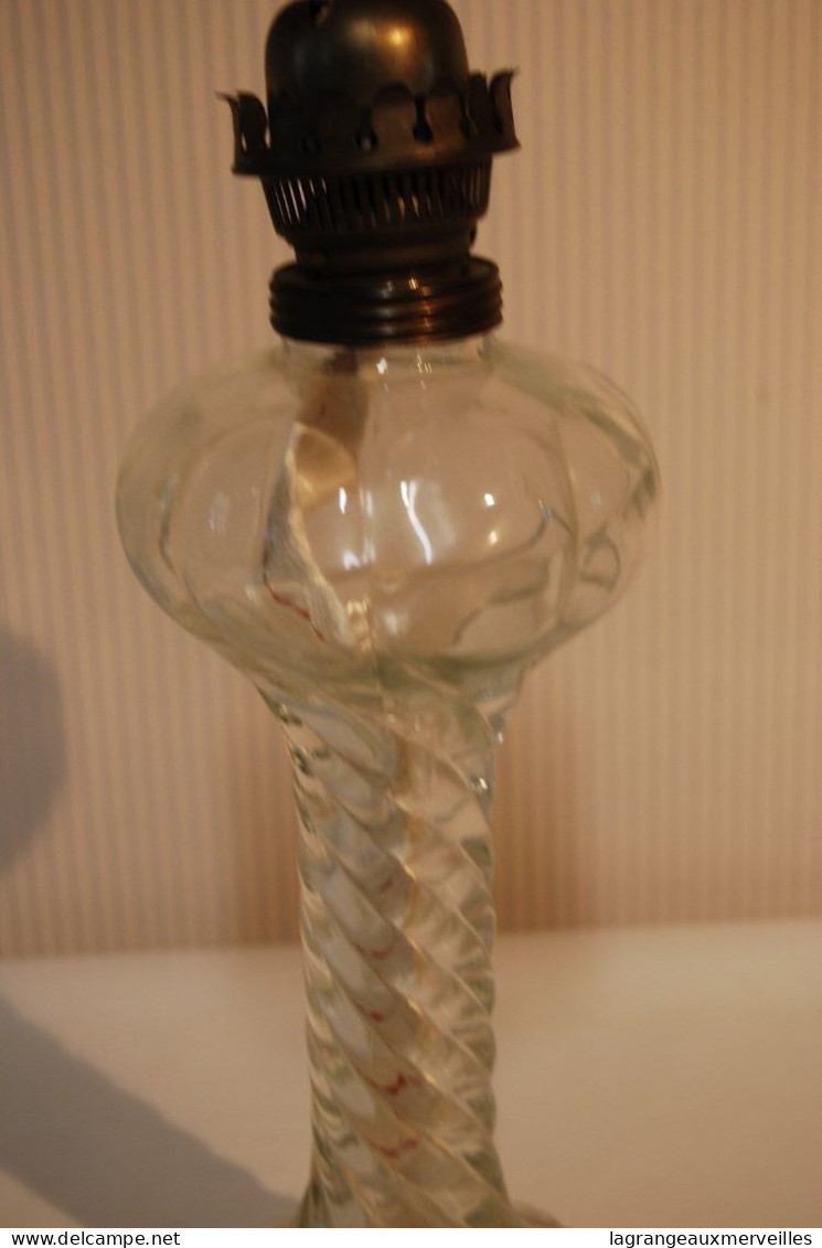 C130 Ancienne Lampe à Pétrole - Huile - Pied Travaillé - Leuchten & Kronleuchter